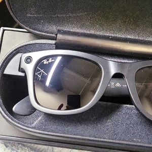 Ray-ban sunglasses with built in camra